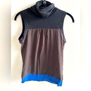 Theory color block sleeveless tank with high neck S